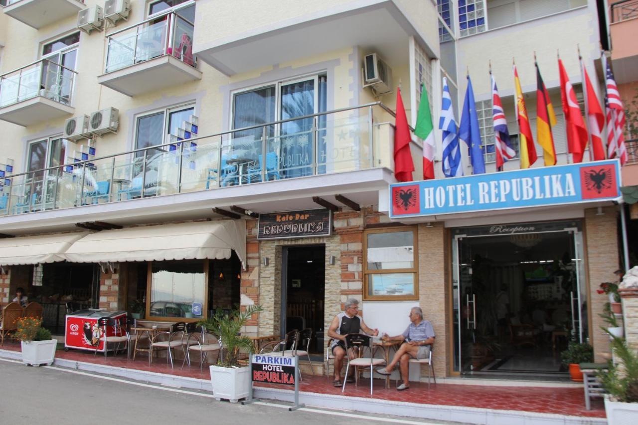 Republika Hotel Sarandë Exteriör bild