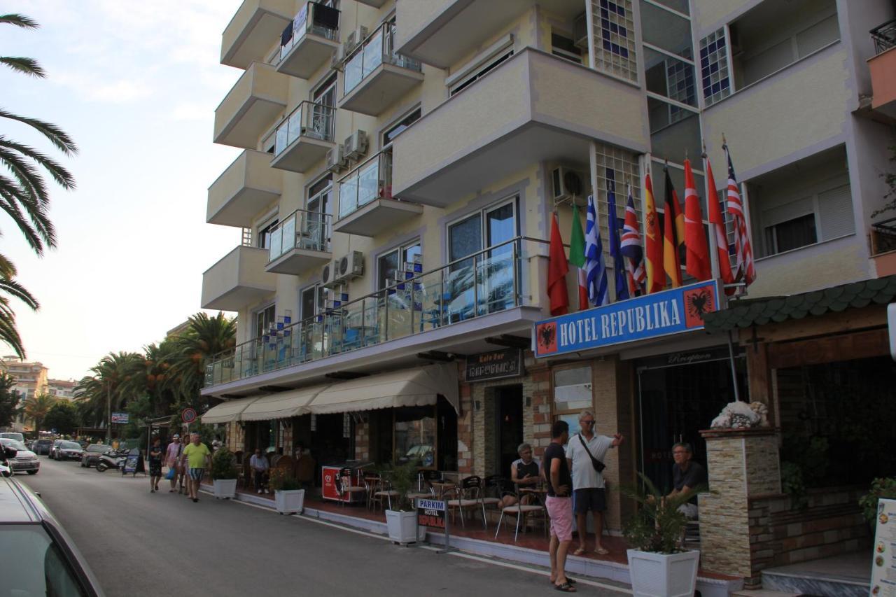 Republika Hotel Sarandë Exteriör bild