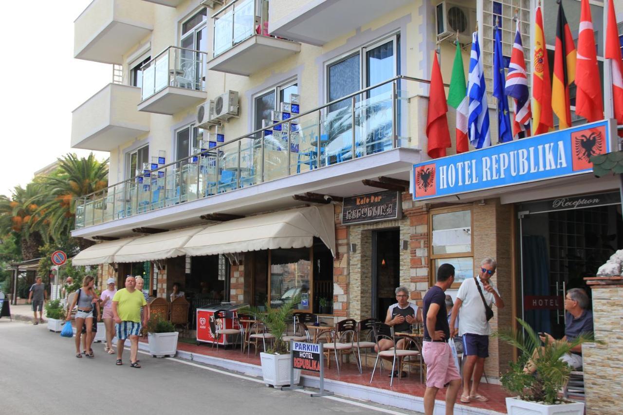 Republika Hotel Sarandë Exteriör bild