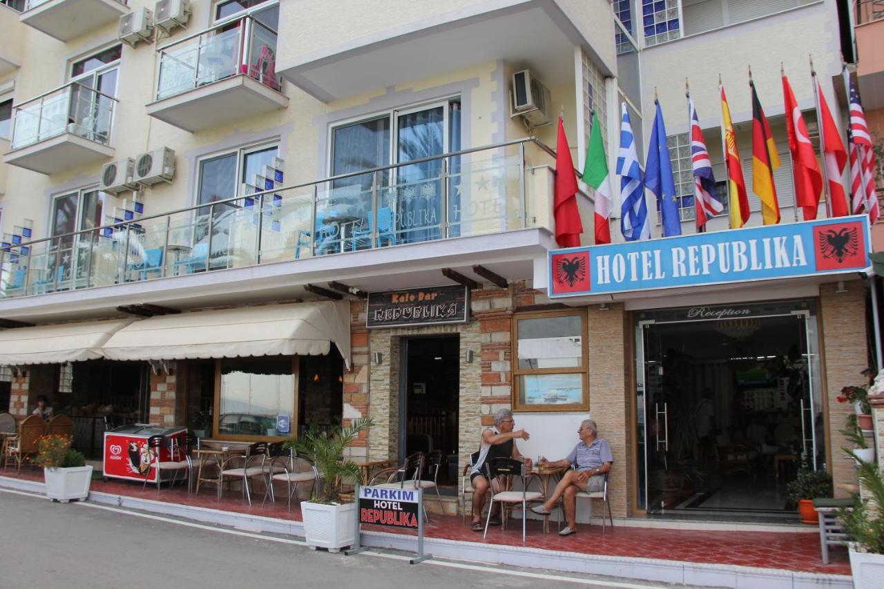 Republika Hotel Sarandë Exteriör bild