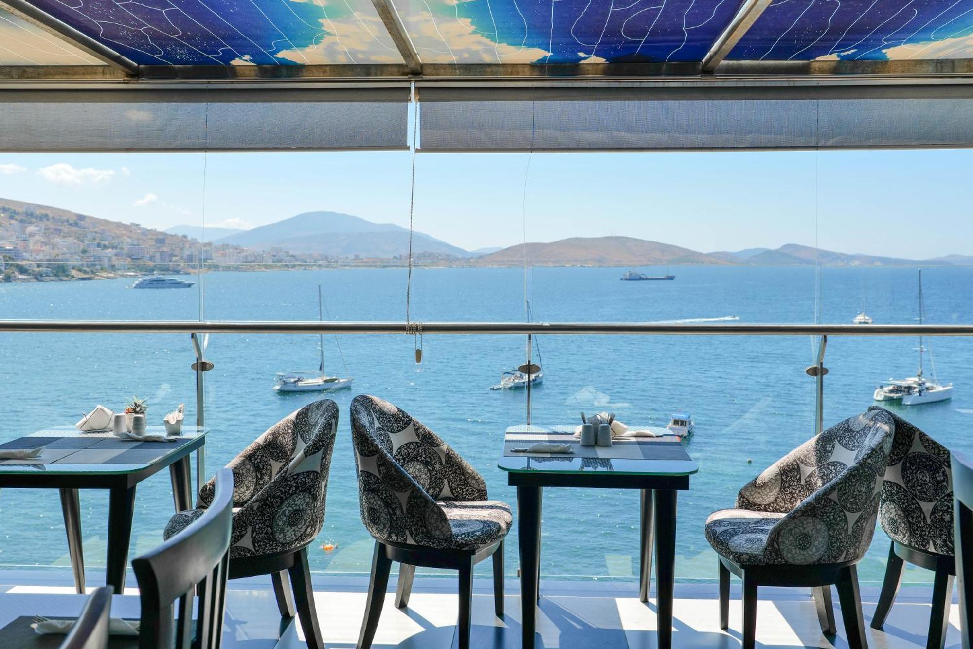 Republika Hotel Sarandë Exteriör bild