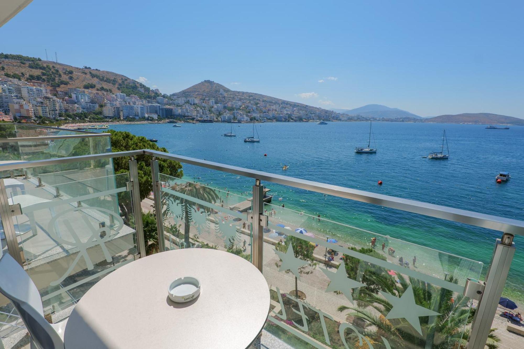Republika Hotel Sarandë Exteriör bild