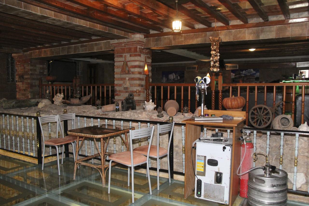 Republika Hotel Sarandë Exteriör bild