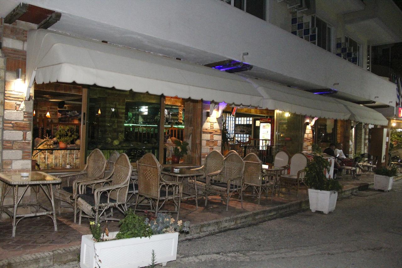 Republika Hotel Sarandë Exteriör bild