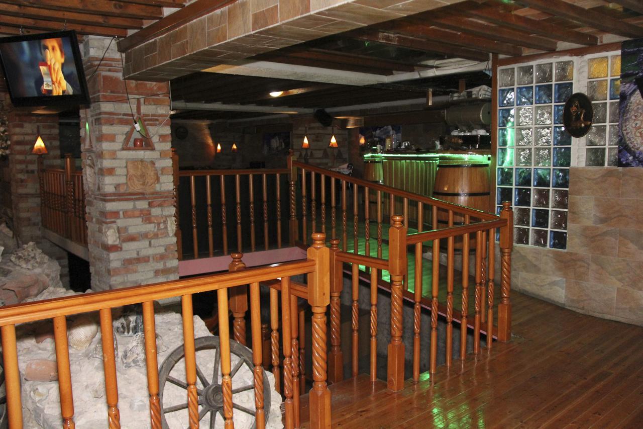 Republika Hotel Sarandë Exteriör bild