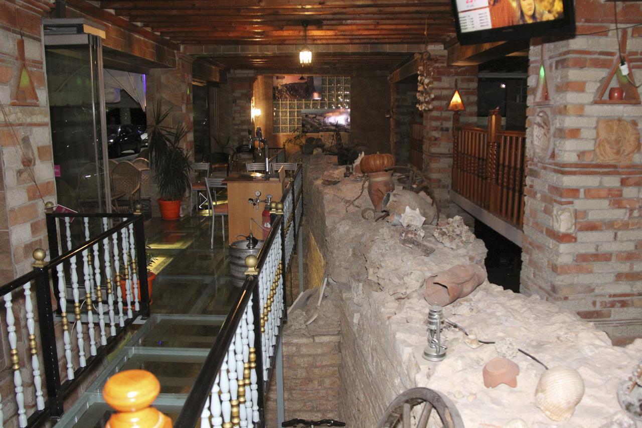 Republika Hotel Sarandë Exteriör bild